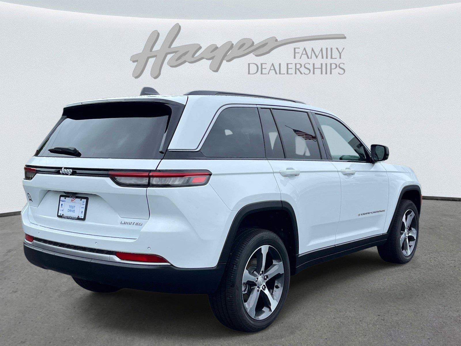 New 2026 Jeep Grand Cherokee Limited RWD image 3
