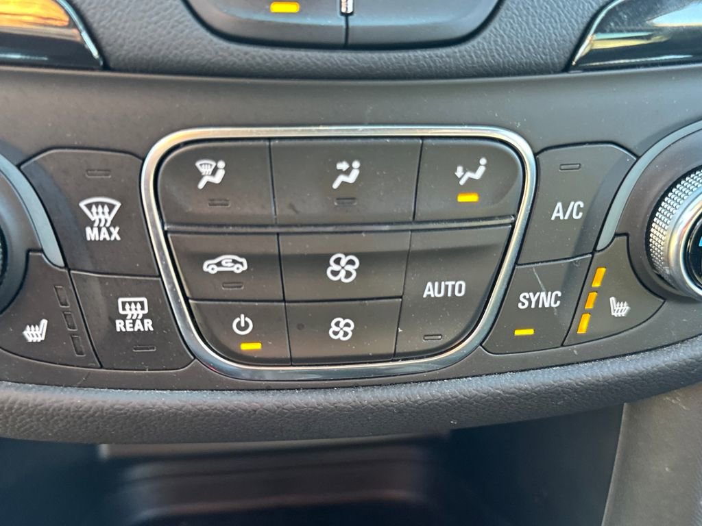 Used 2022 Chevrolet Equinox RS w/ RS Leather Package image 21
