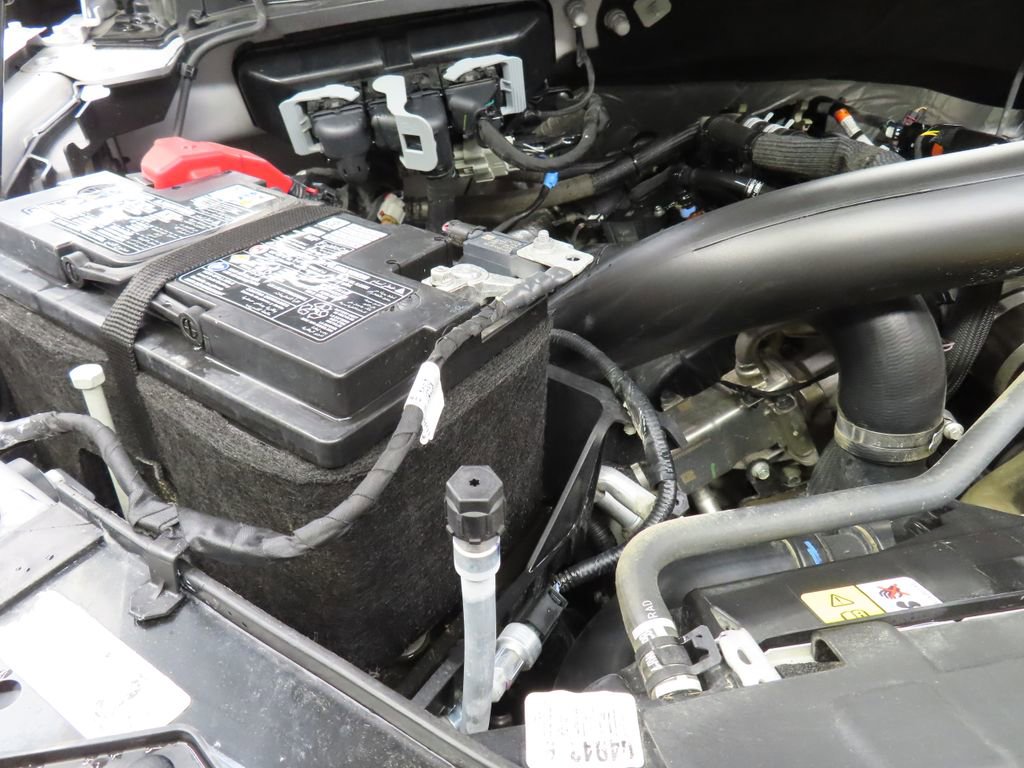 Used 2025 Ford F150 Lariat w/ Equipment Group 502A High AWD/4WD image 39