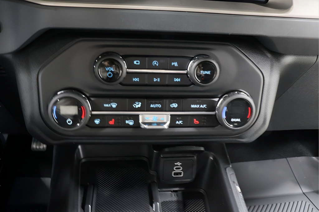 New 2026 Ford Bronco Outer Banks AWD/4WD image 11
