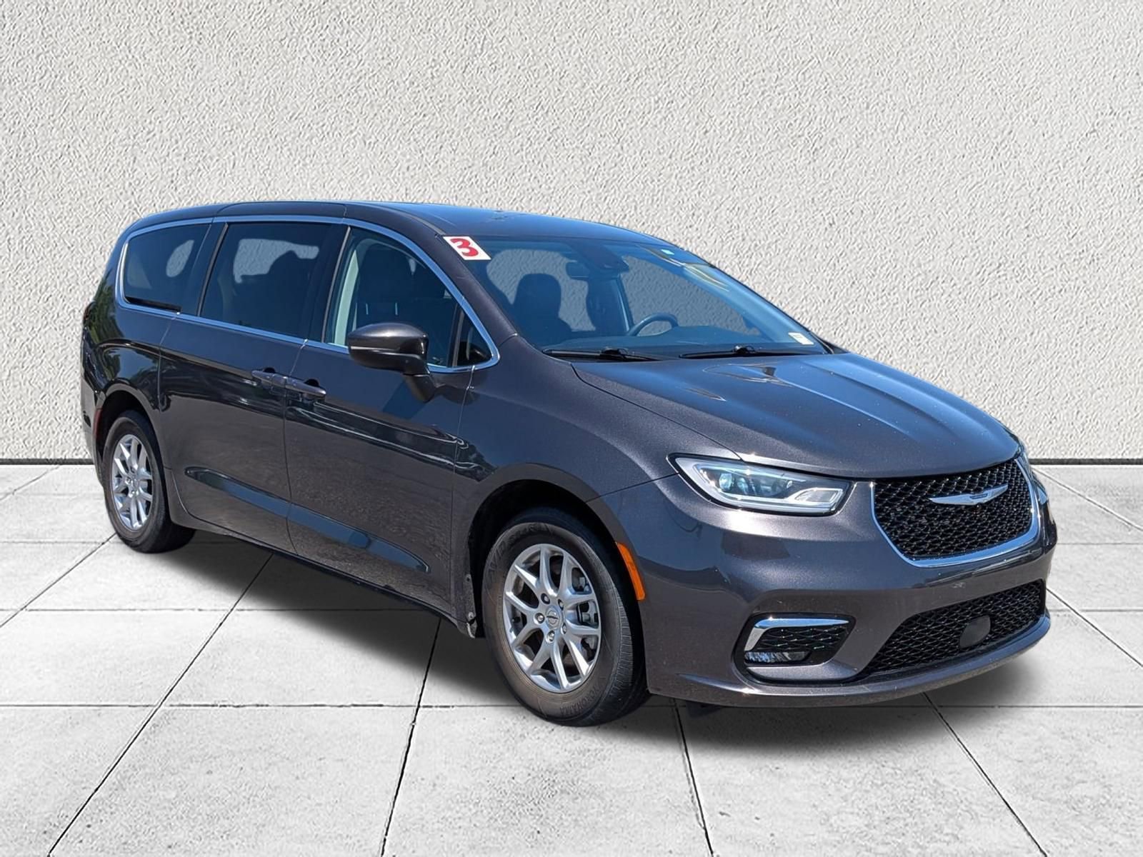 Used 2023 Chrysler Pacifica Touring-L FWD video 1