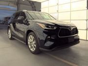 Used 2023 Toyota Highlander Limited FWD image 3