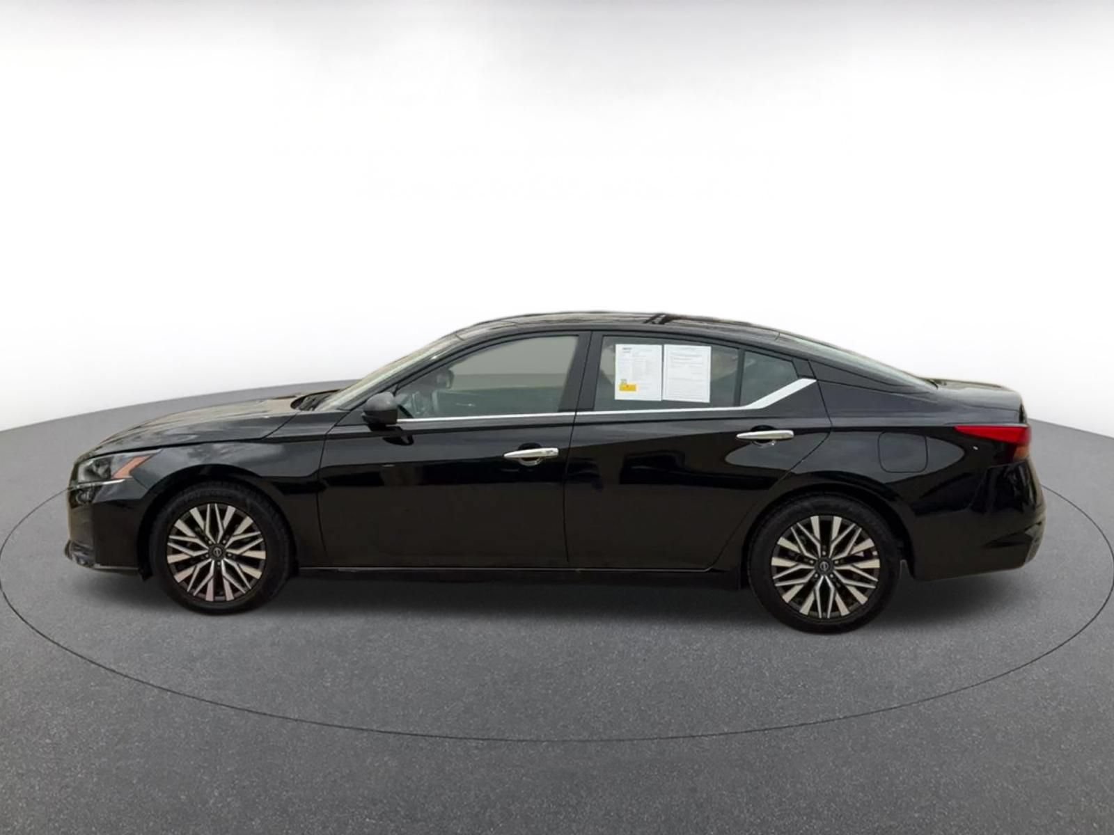 Used 2025 Nissan Altima 2.5 SV FWD image 7