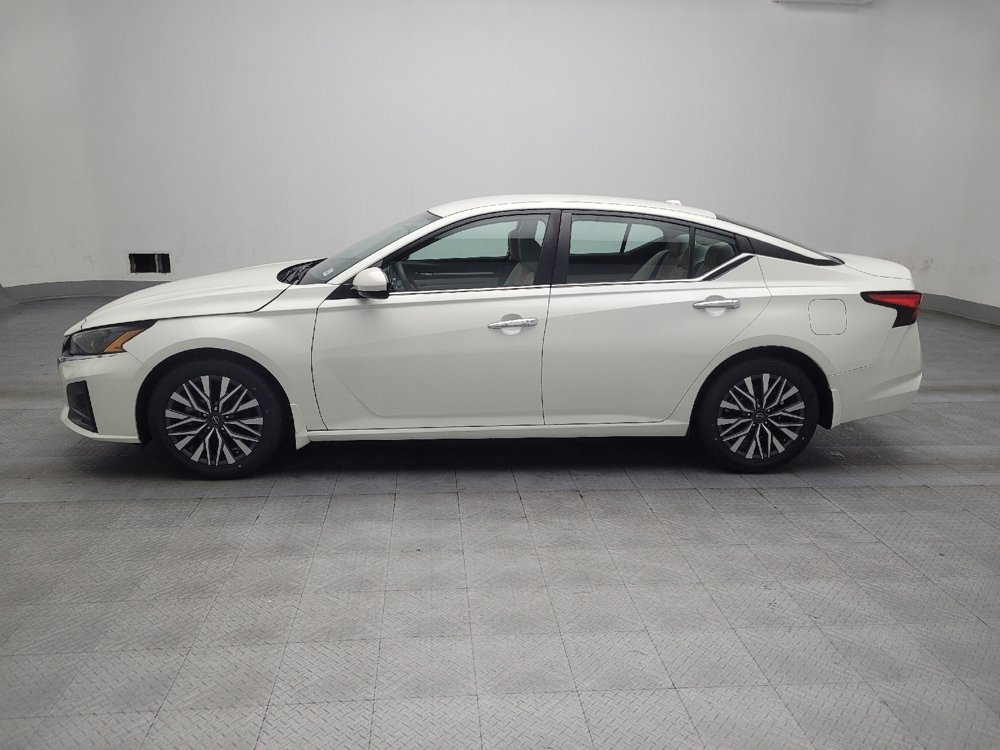 Used 2023 Nissan Altima 2.5 SV image 2