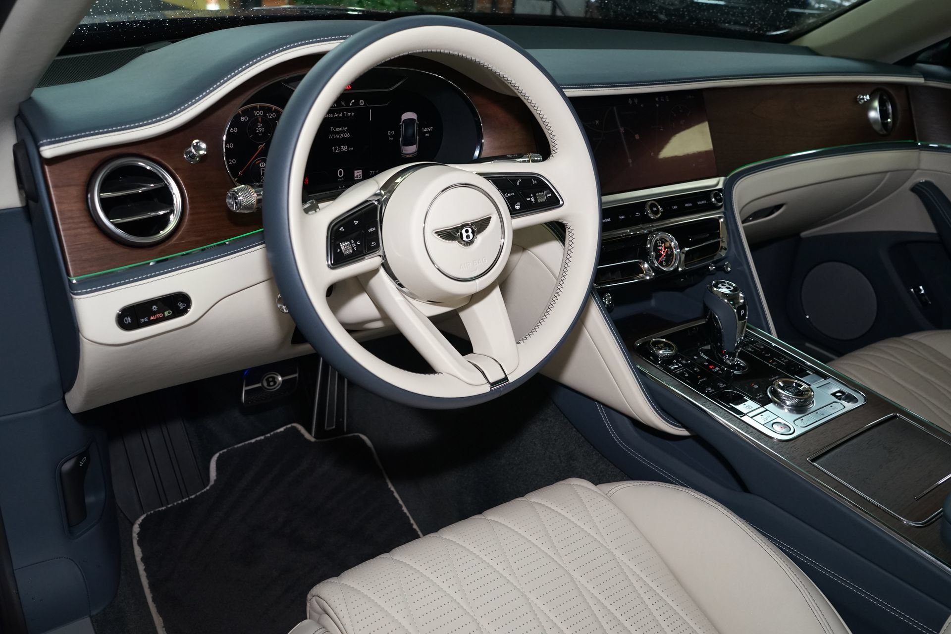 Used 2022 Bentley Flying Spur V8 AWD/4WD image 8