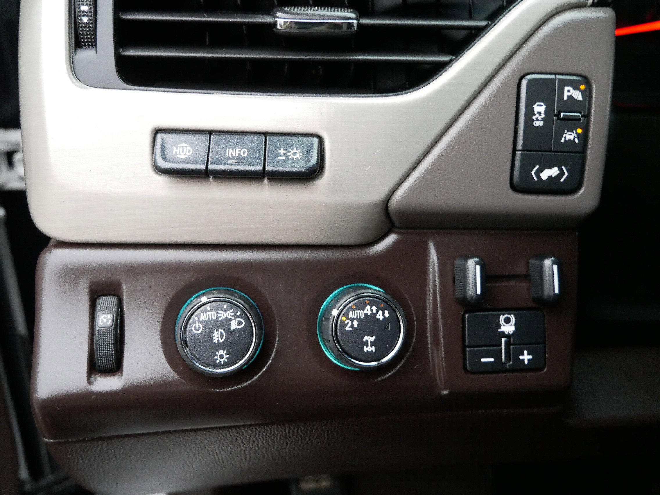 Used 2019 GMC Yukon Denali w/ Open Road Package image 18