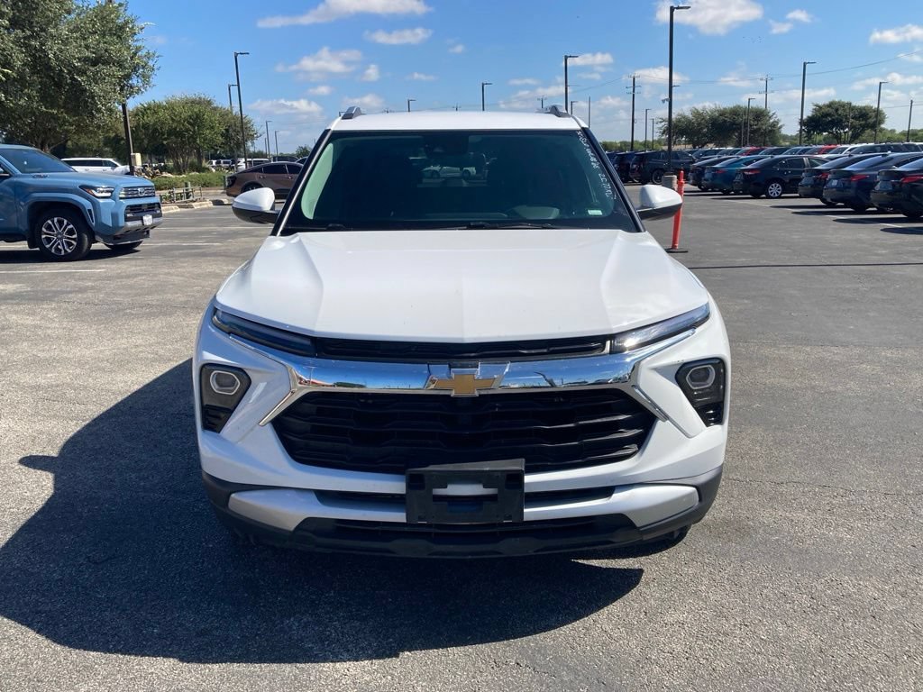 Used 2025 Chevrolet TrailBlazer LT FWD image 2