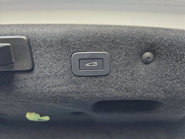 Used 2024 Jaguar XF R-Dynamic SE image 13