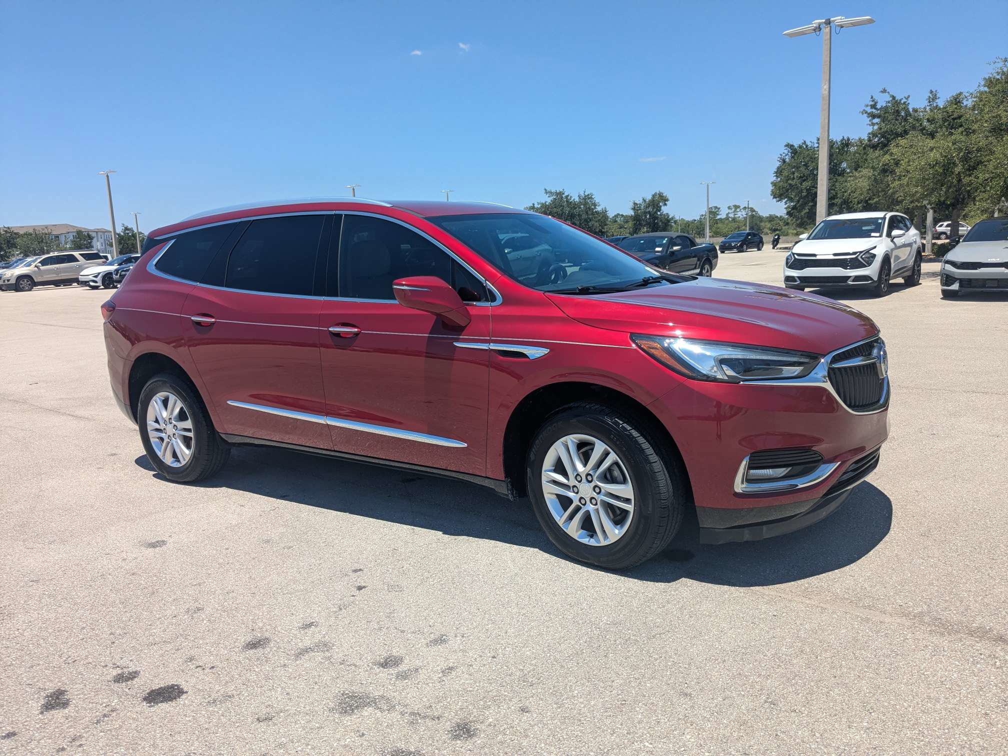 Used 2020 Buick Enclave Essence FWD image 2