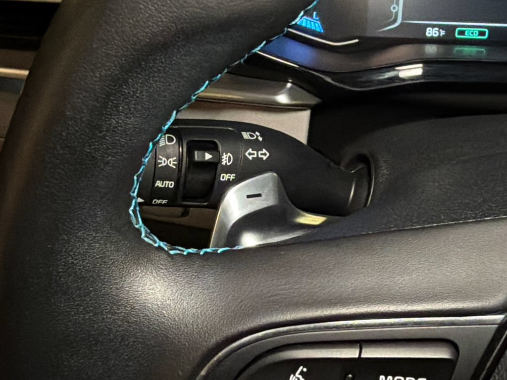 Certified 2022 Kia Niro Touring Special Edition FWD image 36