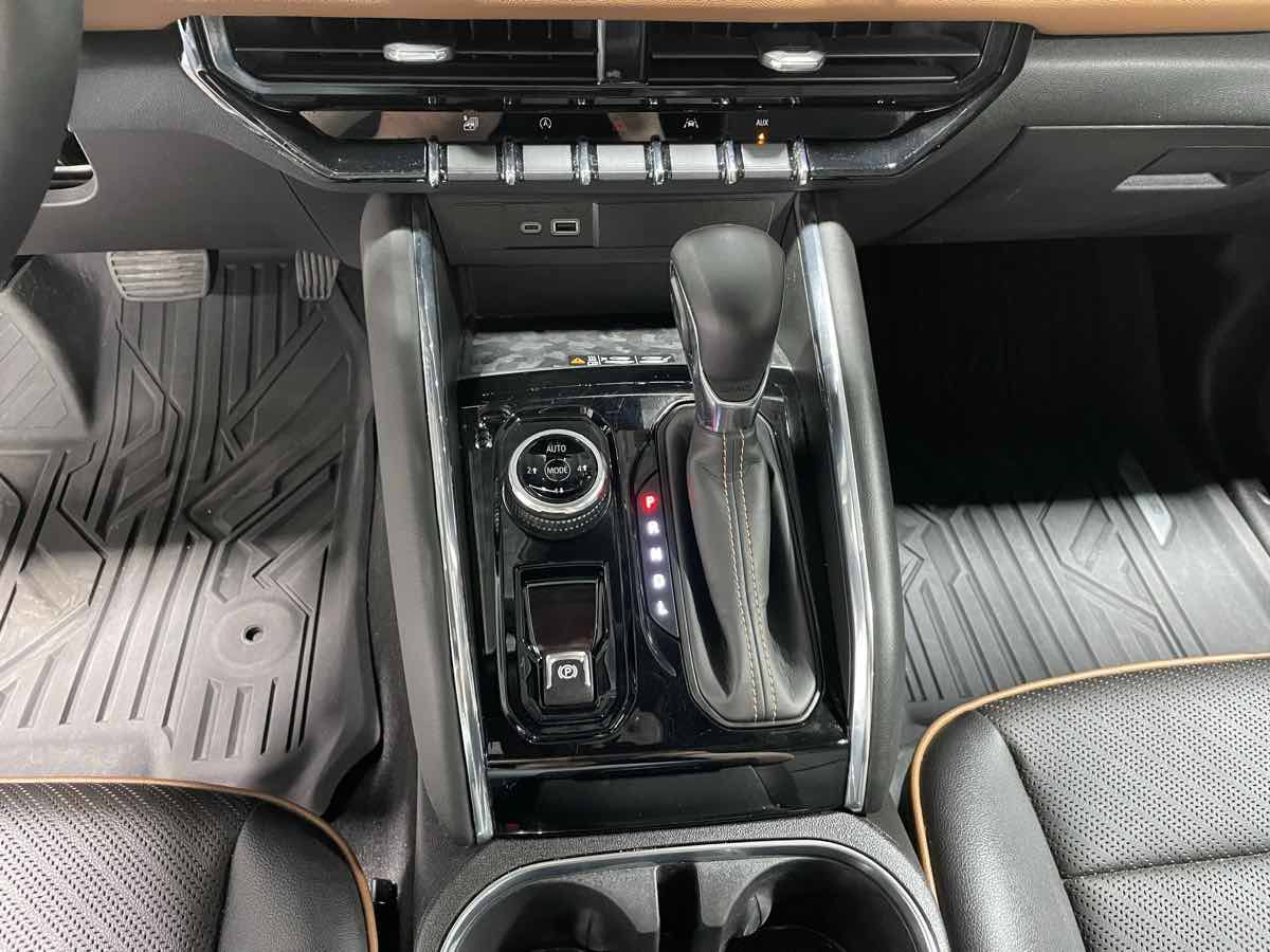 Used 2023 GMC Canyon AT4 w/ AT4 Premium Package AWD/4WD image 12