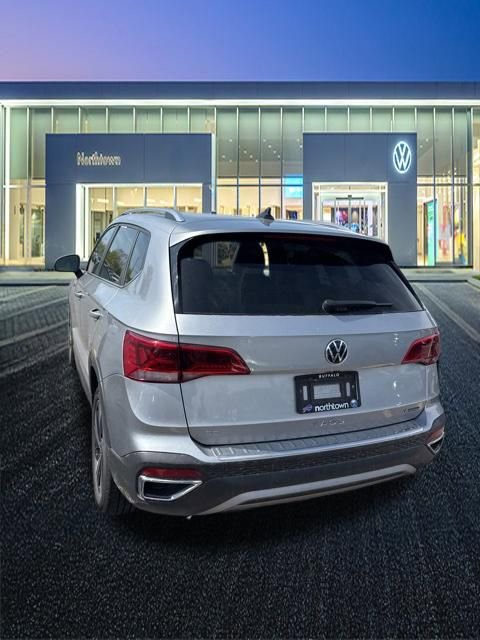 Used 2024 Volkswagen Taos SE AWD/4WD image 5