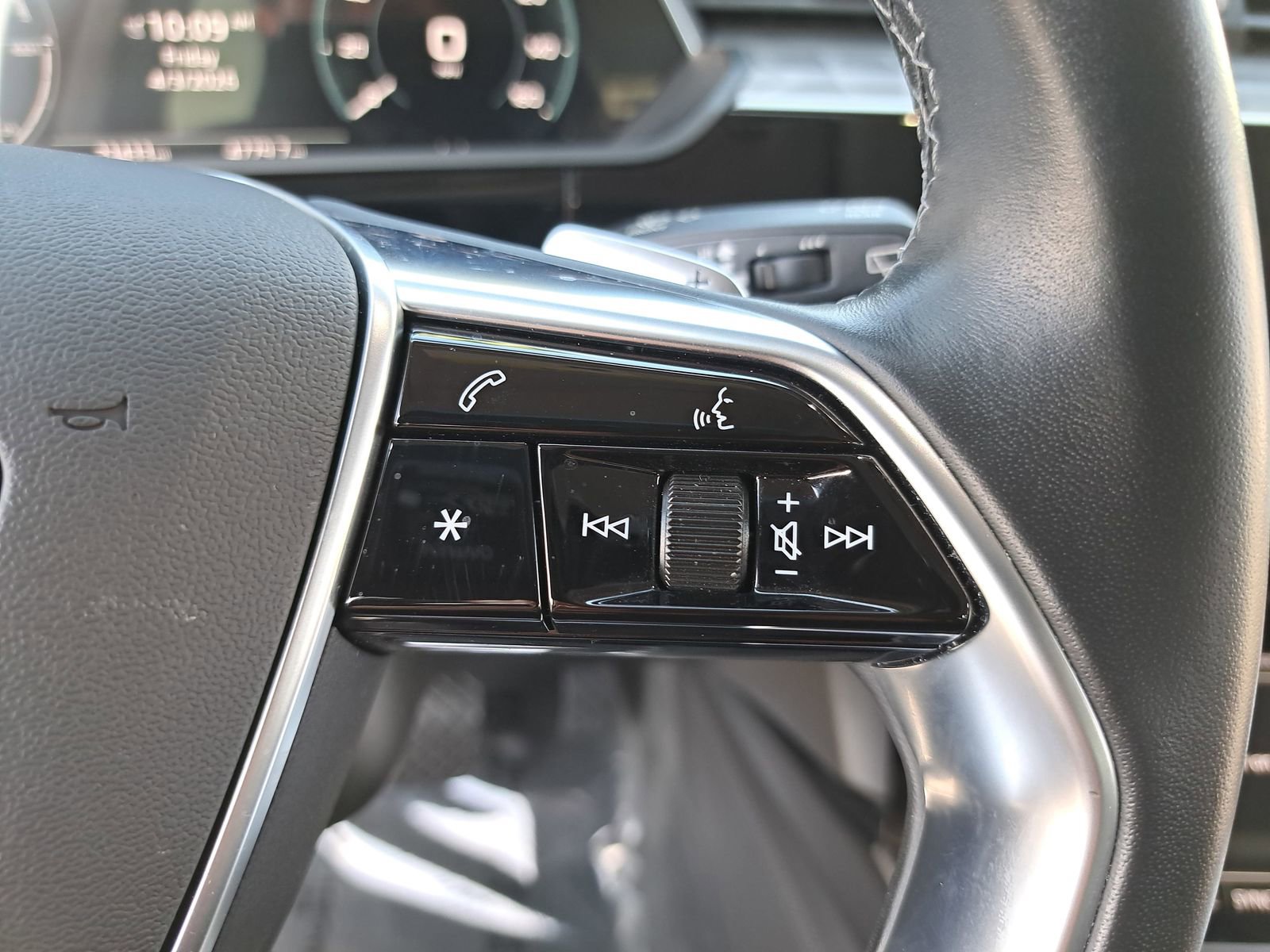 Certified 2023 Audi e-tron Premium w/ Convenience Plus Package image 18