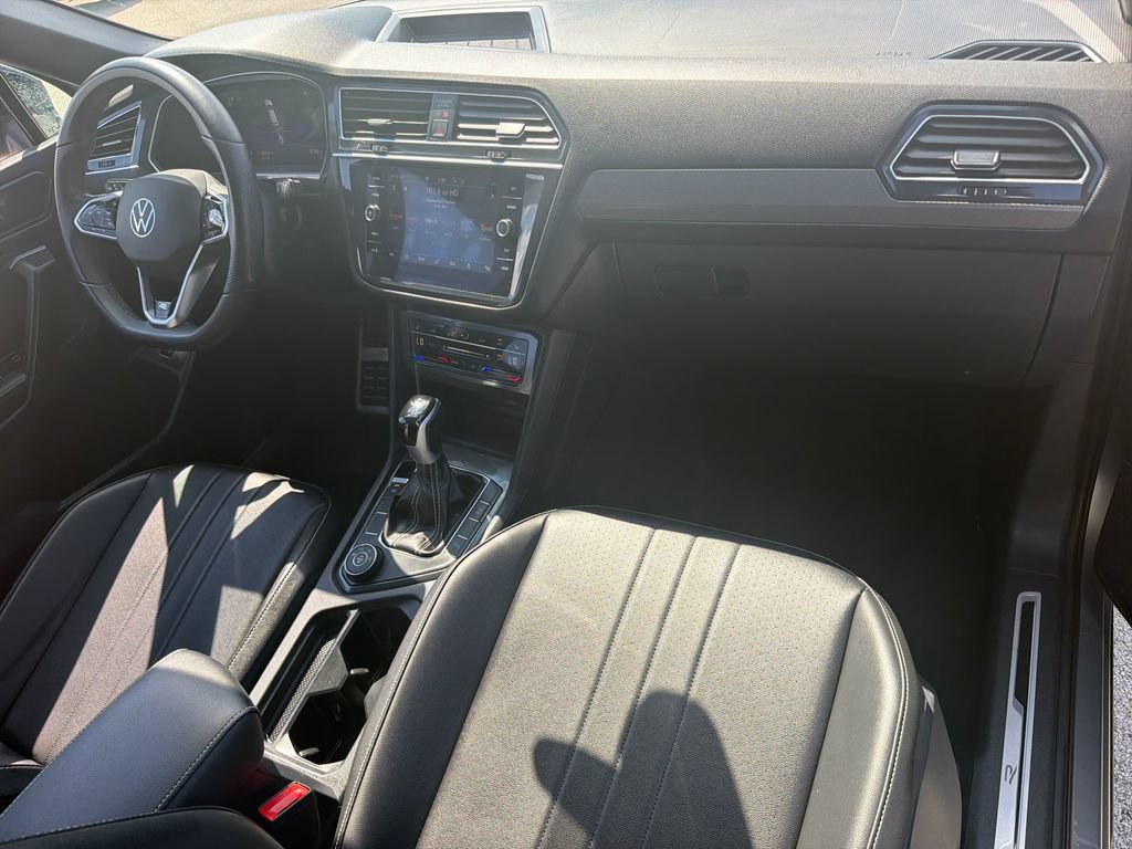 Certified 2024 Volkswagen Tiguan SE R-Line AWD/4WD image 27