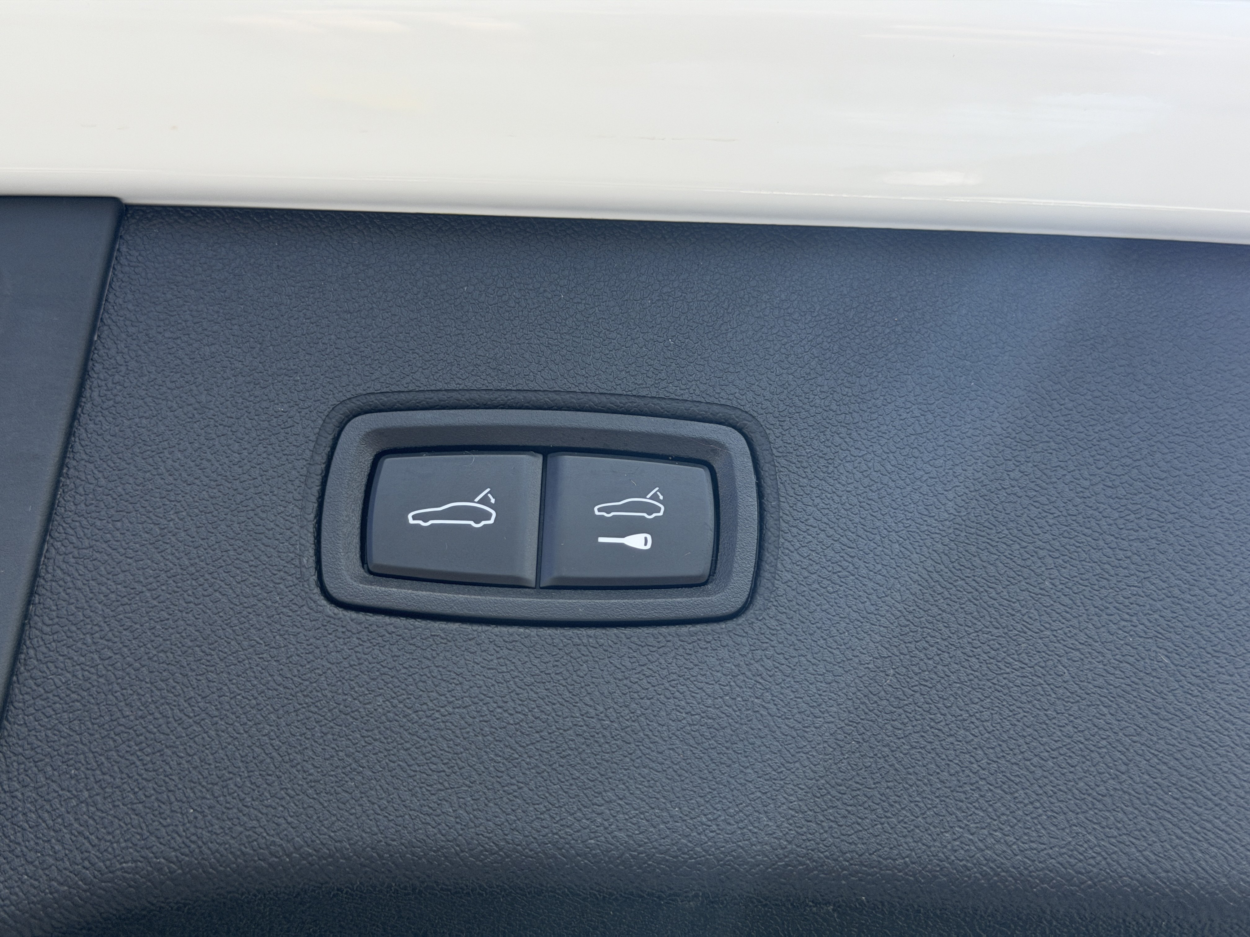 Used 2024 Porsche Cayenne AWD/4WD image 11