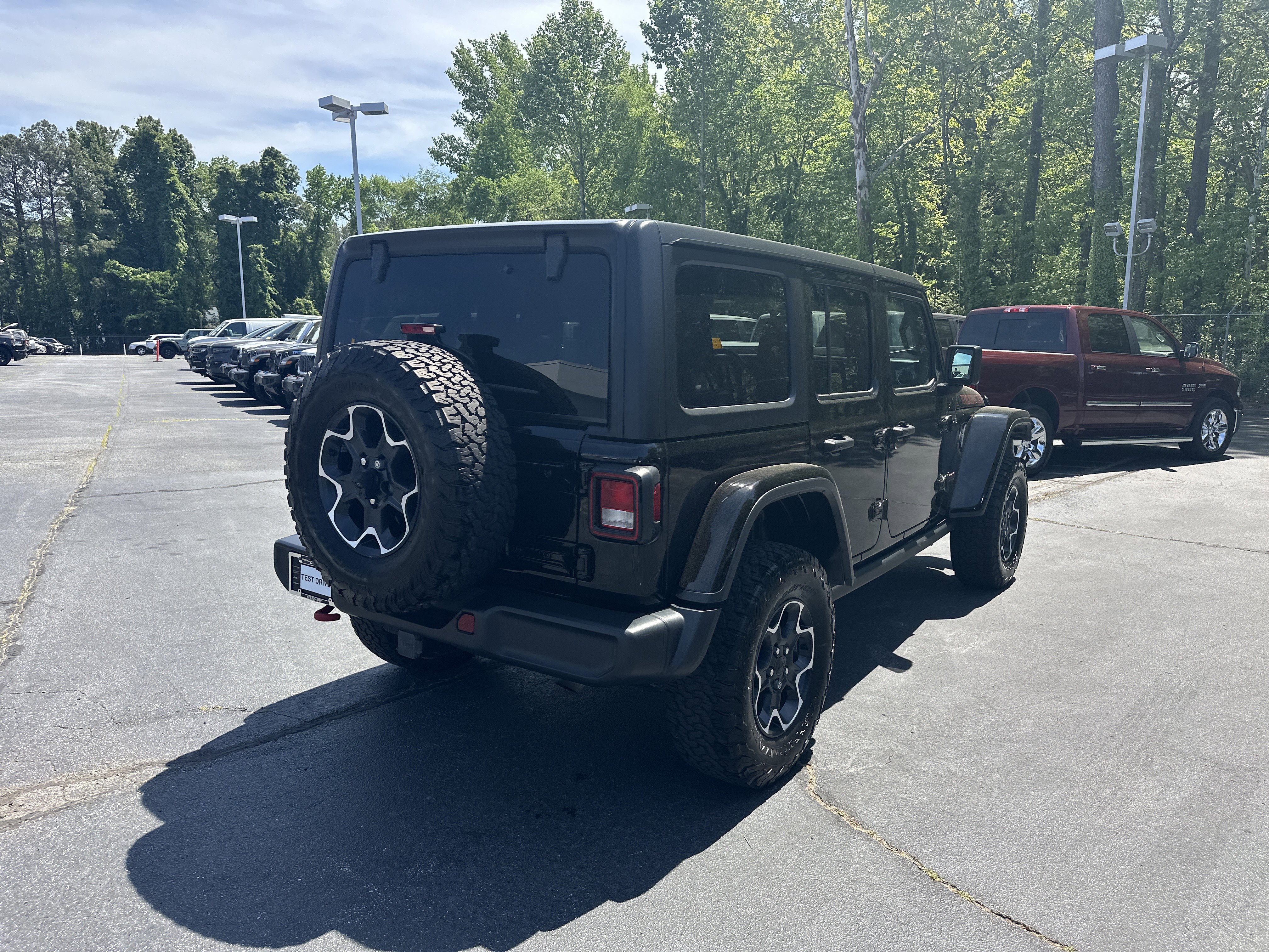 Used 2023 Jeep Wrangler Unlimited Rubicon w/ Cold Weather Group AWD/4WD image 9