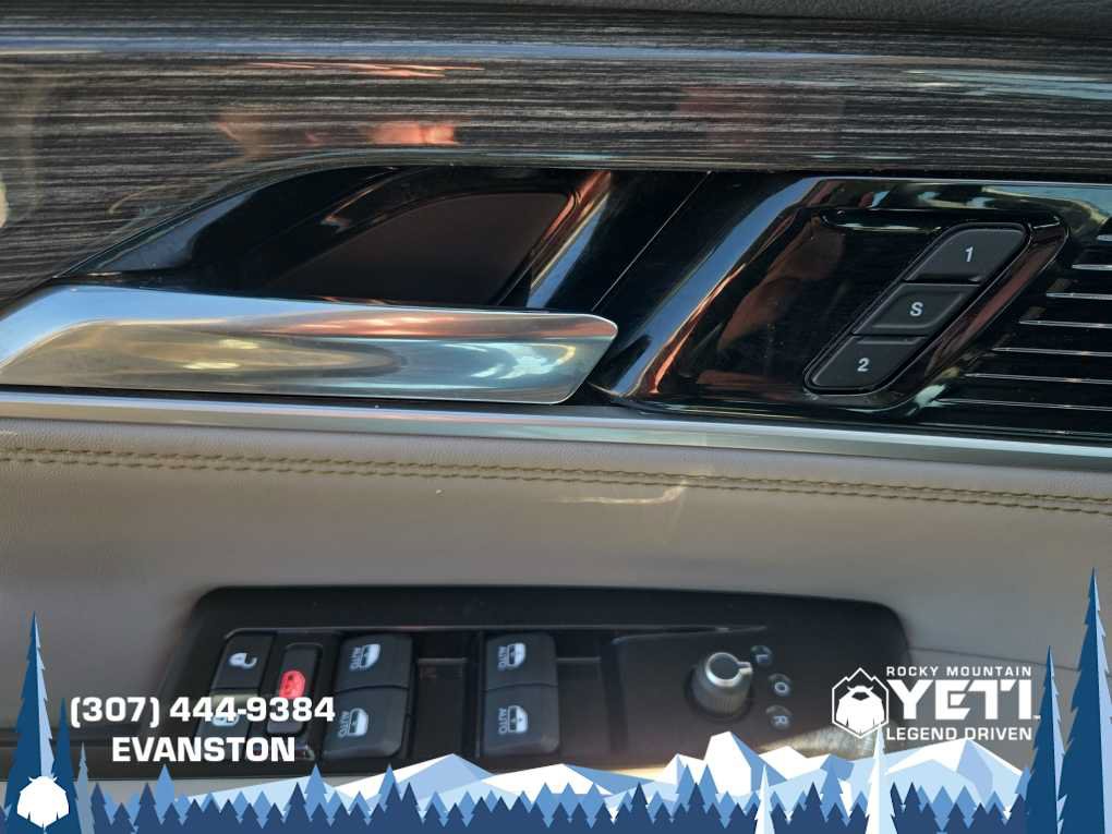 Used 2022 Jeep Wagoneer Series III w/ Rear Seat Video Group 1 AWD/4WD image 36