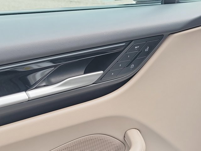 Certified 2025 Porsche Macan Electric image 26