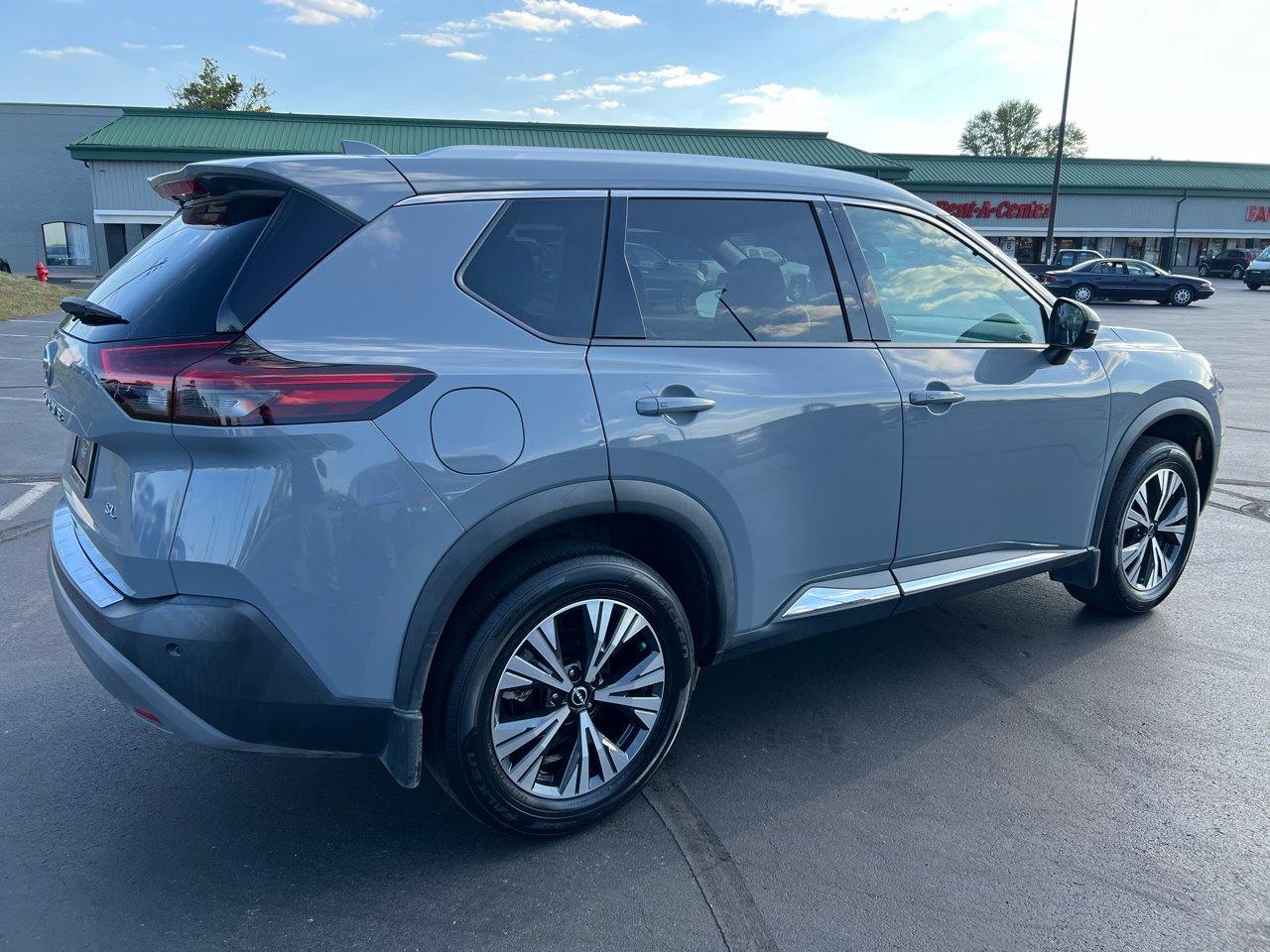 Used 2021 Nissan Rogue SL w/ Premium Package image 6