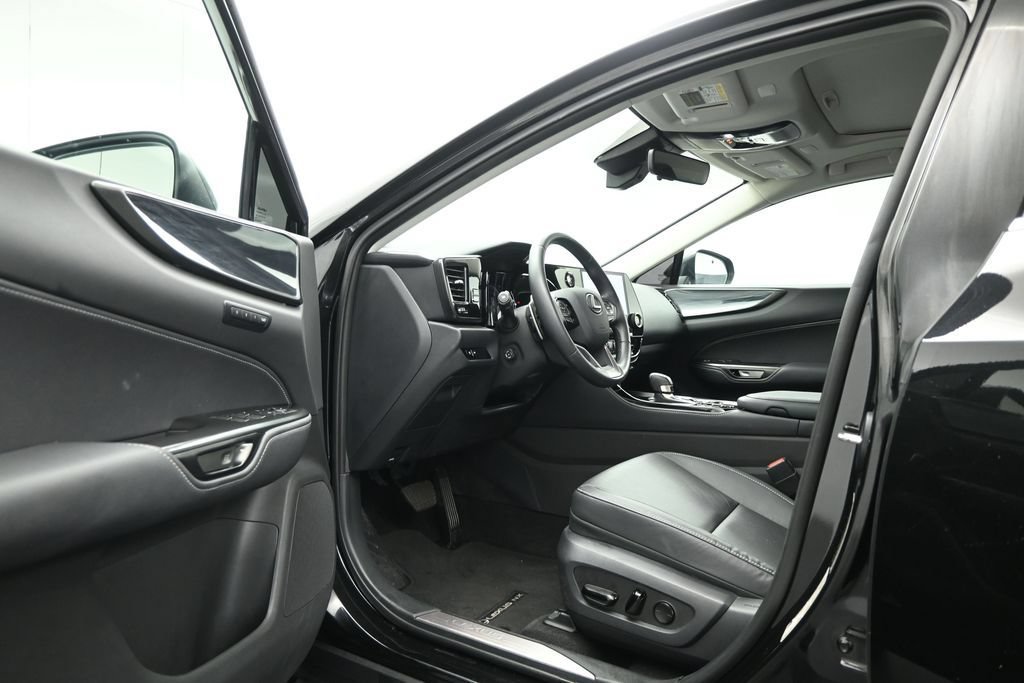 Used 2025 Lexus NX 350h AWD w/ Cold Area Package image 7