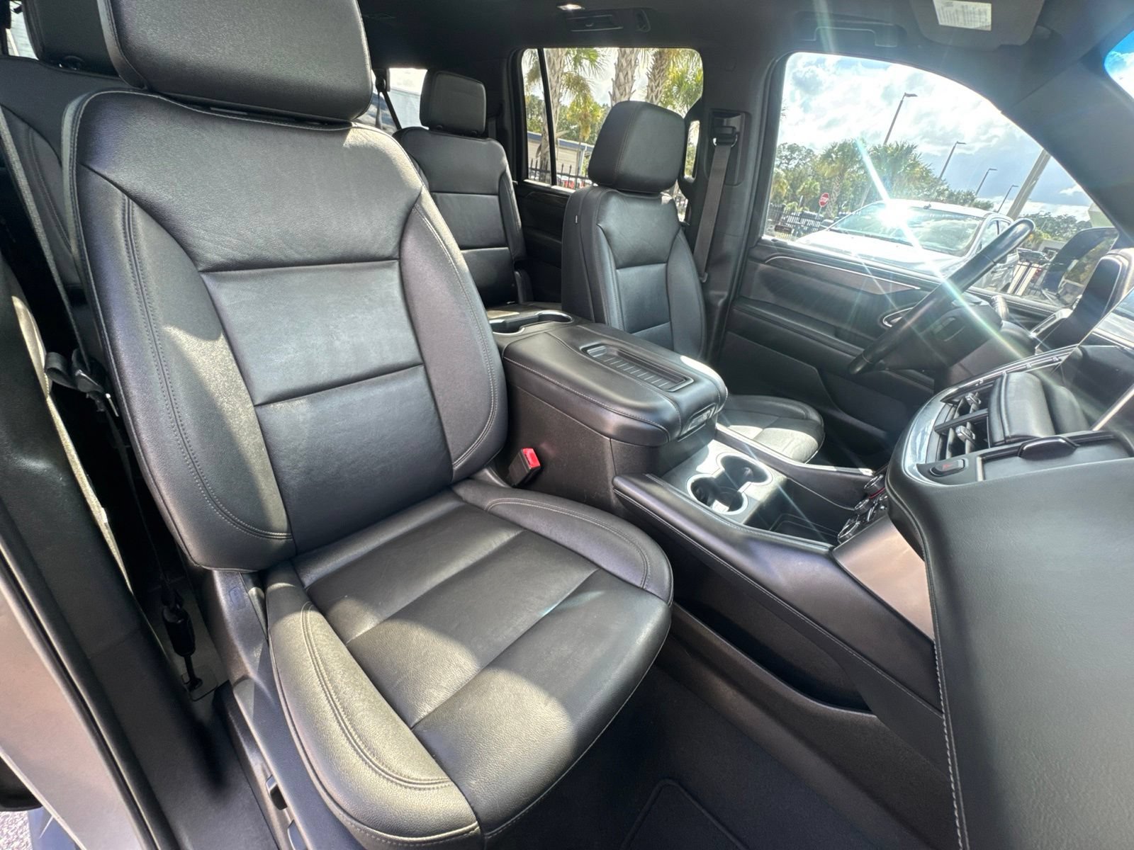 Used 2022 Chevrolet Suburban LT RWD image 38