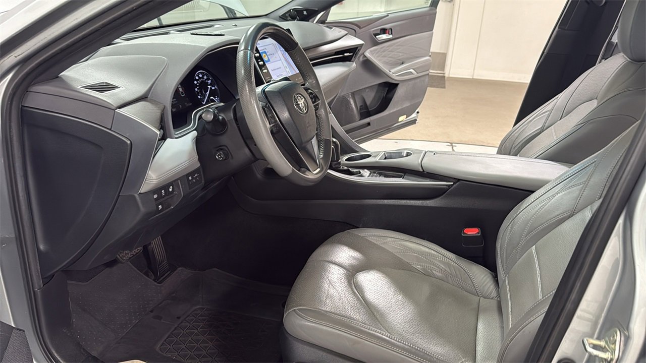 Used 2020 Toyota Avalon Limited image 12