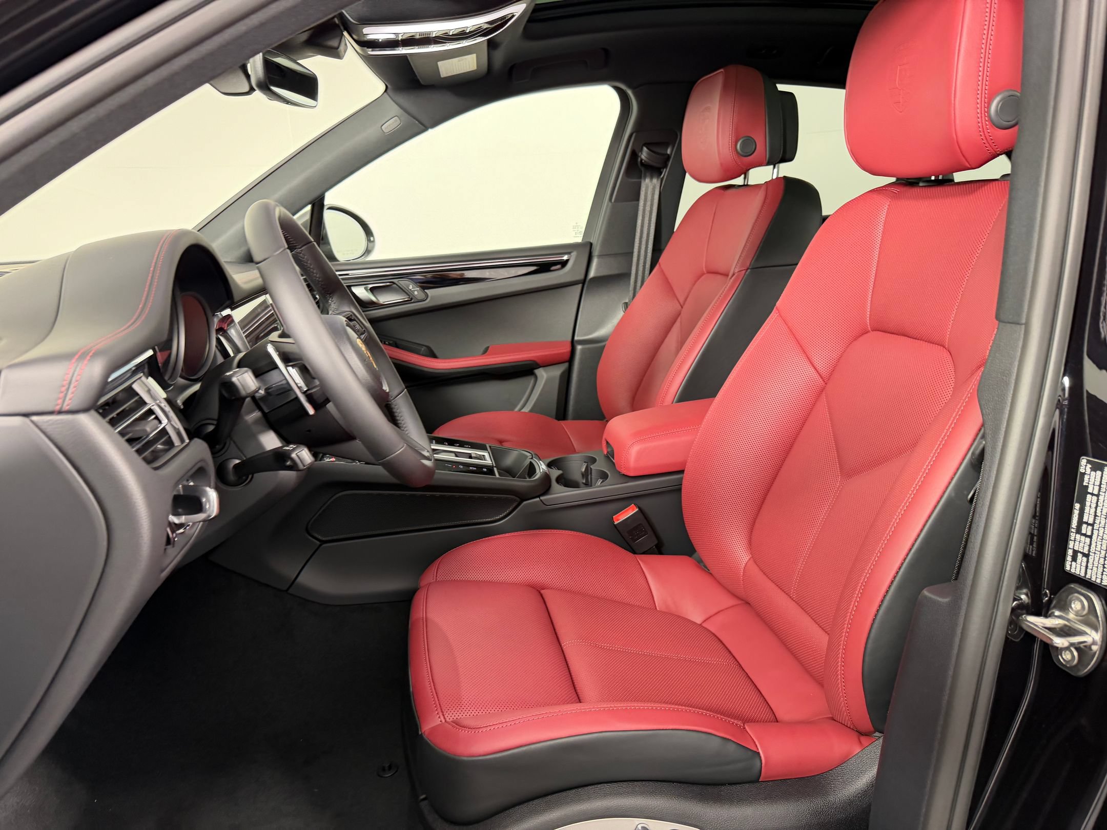 New 2026 Porsche Macan AWD/4WD image 5