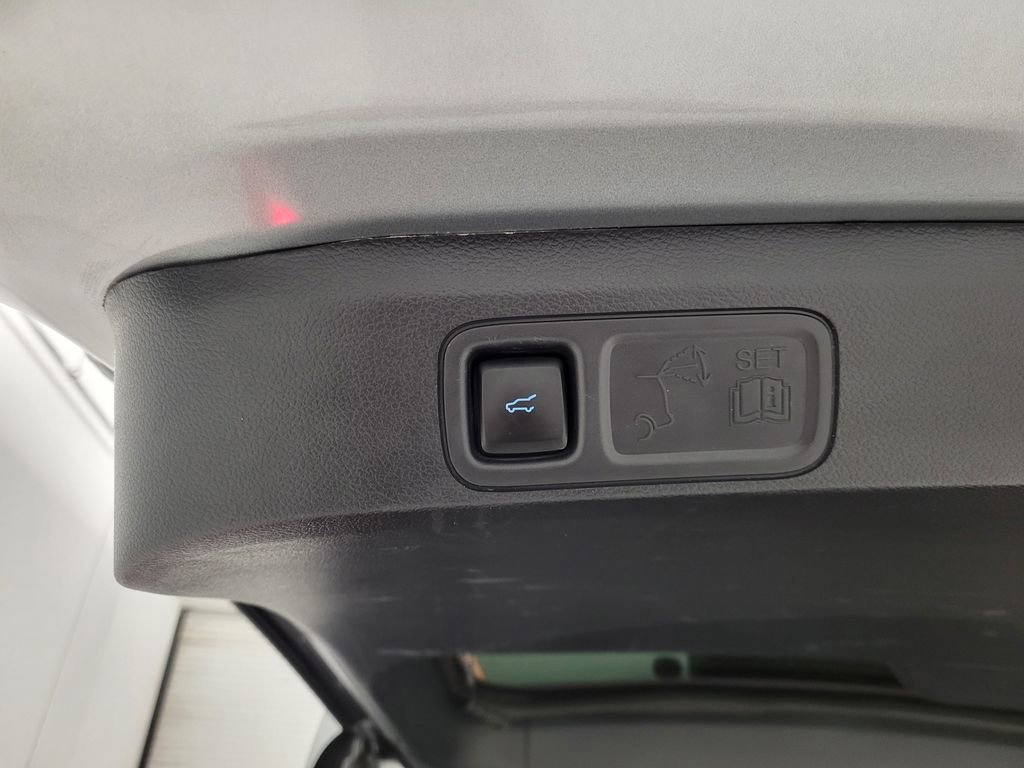 Used 2024 Ford Expedition Max XLT image 2