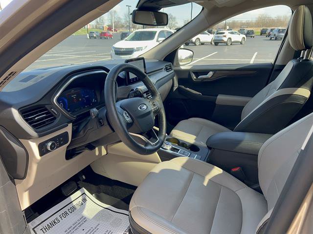 Used 2020 Ford Escape Titanium w/ Titanium Premium Package 2.0 AWD/4WD image 13