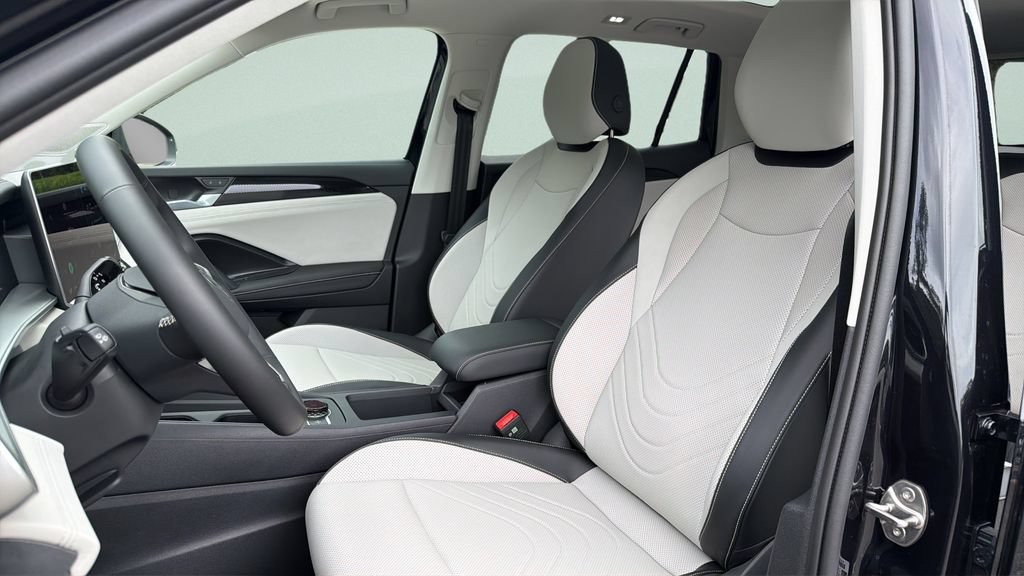 New 2026 Volkswagen Tiguan SE FWD image 27