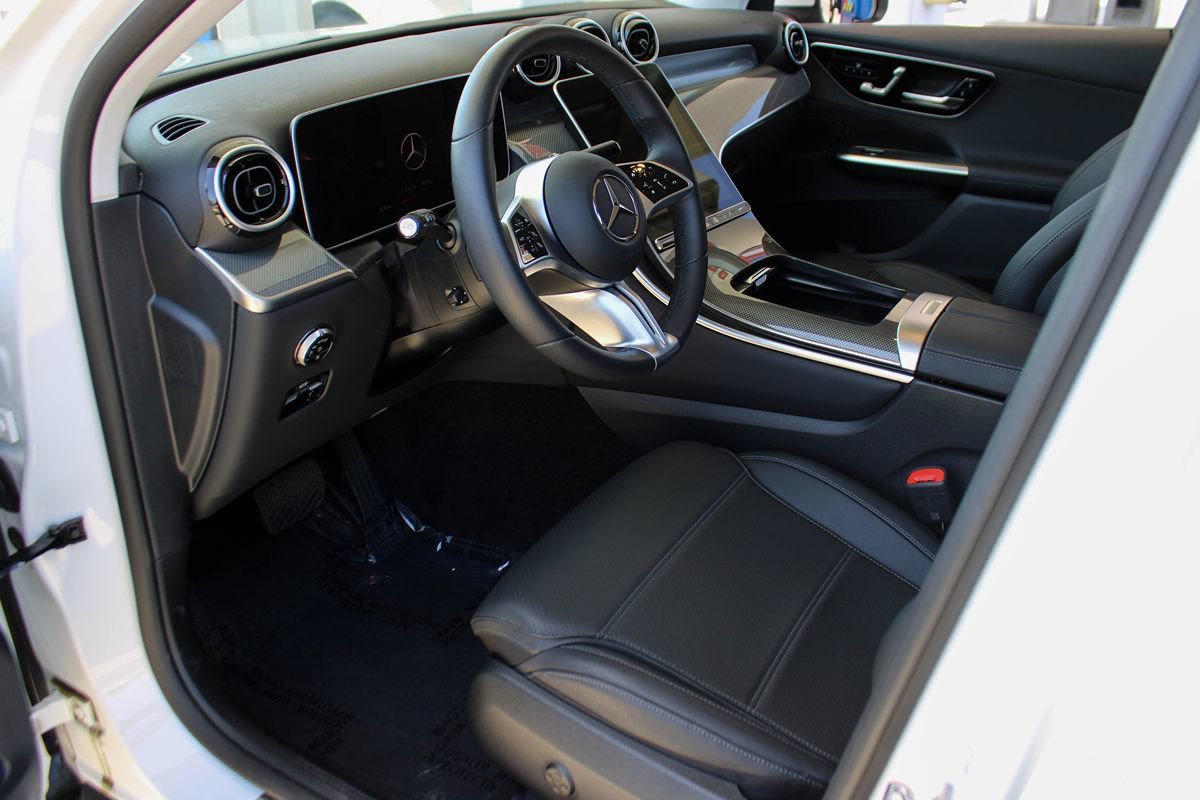 Used 2025 Mercedes-Benz GLC 350e 4MATIC image 14