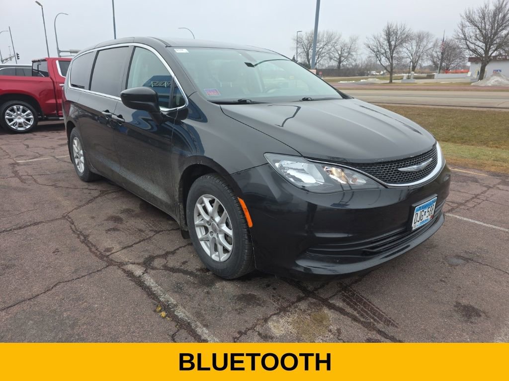 Used 2017 Chrysler Pacifica LX image 9