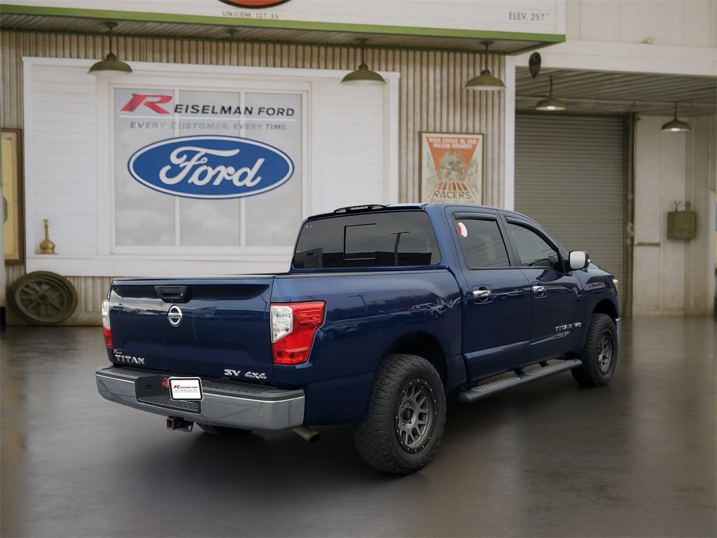 Used 2019 Nissan Titan SV image 4