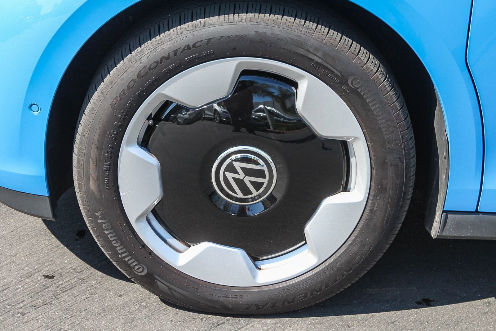 Used 2025 Volkswagen ID. Buzz Pro S Plus image 12