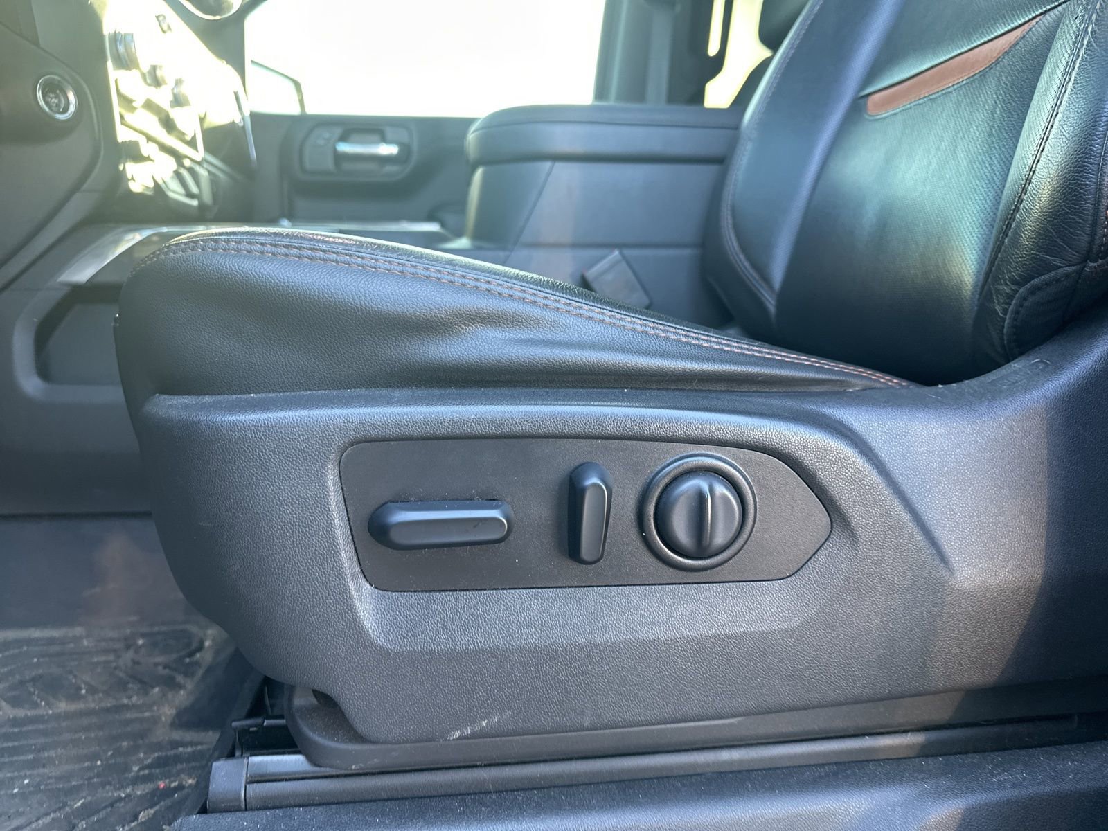 Used 2020 GMC Sierra 1500 AT4 w/ AT4 Premium Package image 12