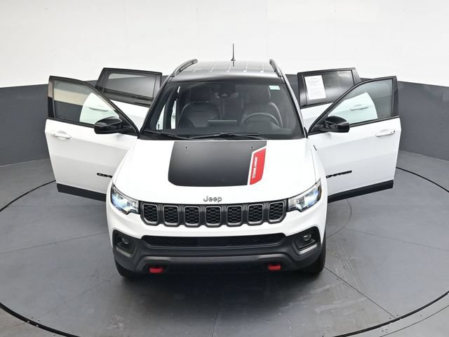 Used 2025 Jeep Compass Trailhawk AWD/4WD image 30