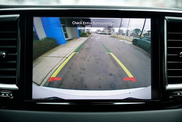 Used 2024 Chrysler Pacifica Touring-L image 35