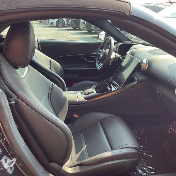 Used 2022 Mercedes-Benz SL 63 AMG 4MATIC w/ Driver Assistance Package image 21