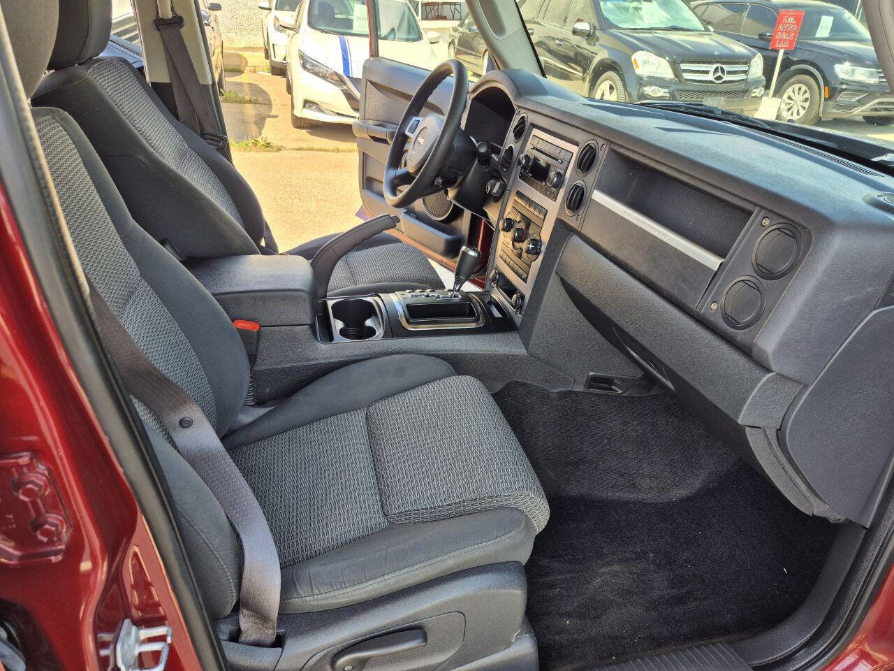 Used 2008 Jeep Commander Sport image 17