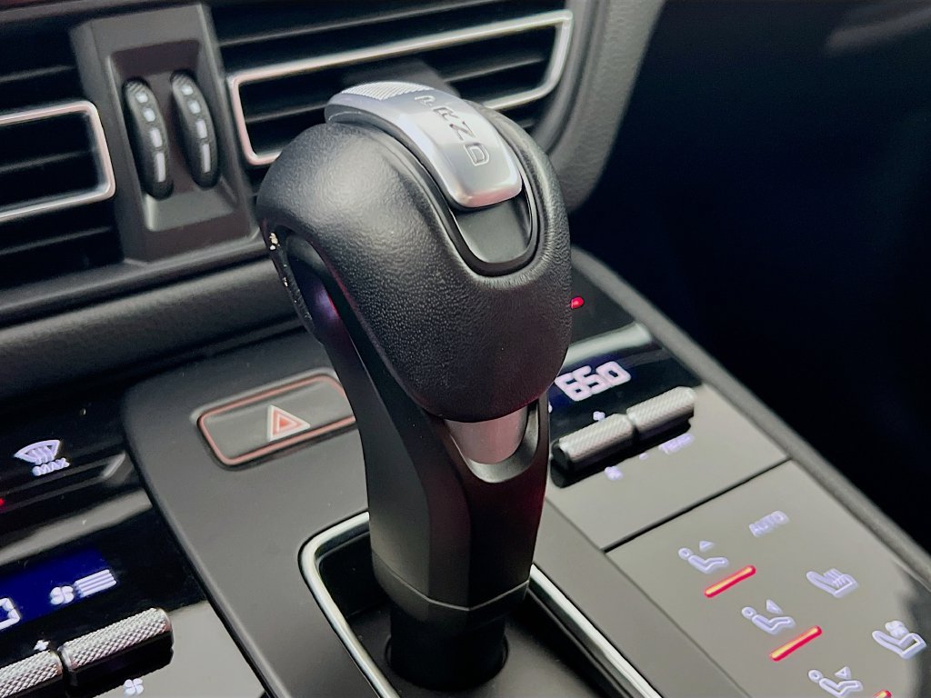 Certified 2024 Porsche Macan S AWD/4WD image 19