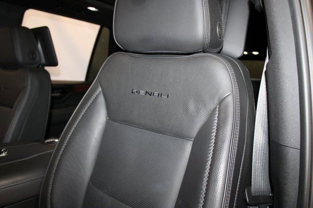 Used 2025 GMC Yukon Denali w/ Advanced Technology Package image 9
