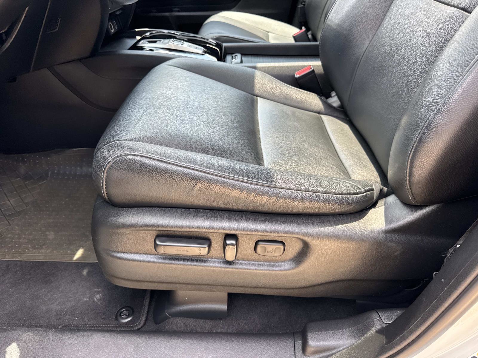 Used 2020 Honda Pilot Touring image 17