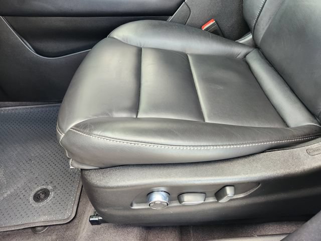 Used 2025 Cadillac XT4 Premium Luxury FWD image 25
