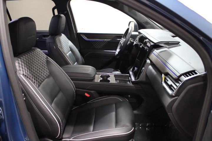 Used 2024 GMC Acadia Denali image 25