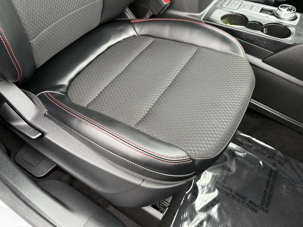 Used 2025 Ford Escape ST-Line AWD/4WD image 18