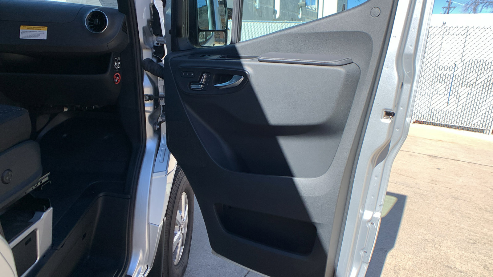 Used 2022 Mercedes-Benz Sprinter 2500 image 22