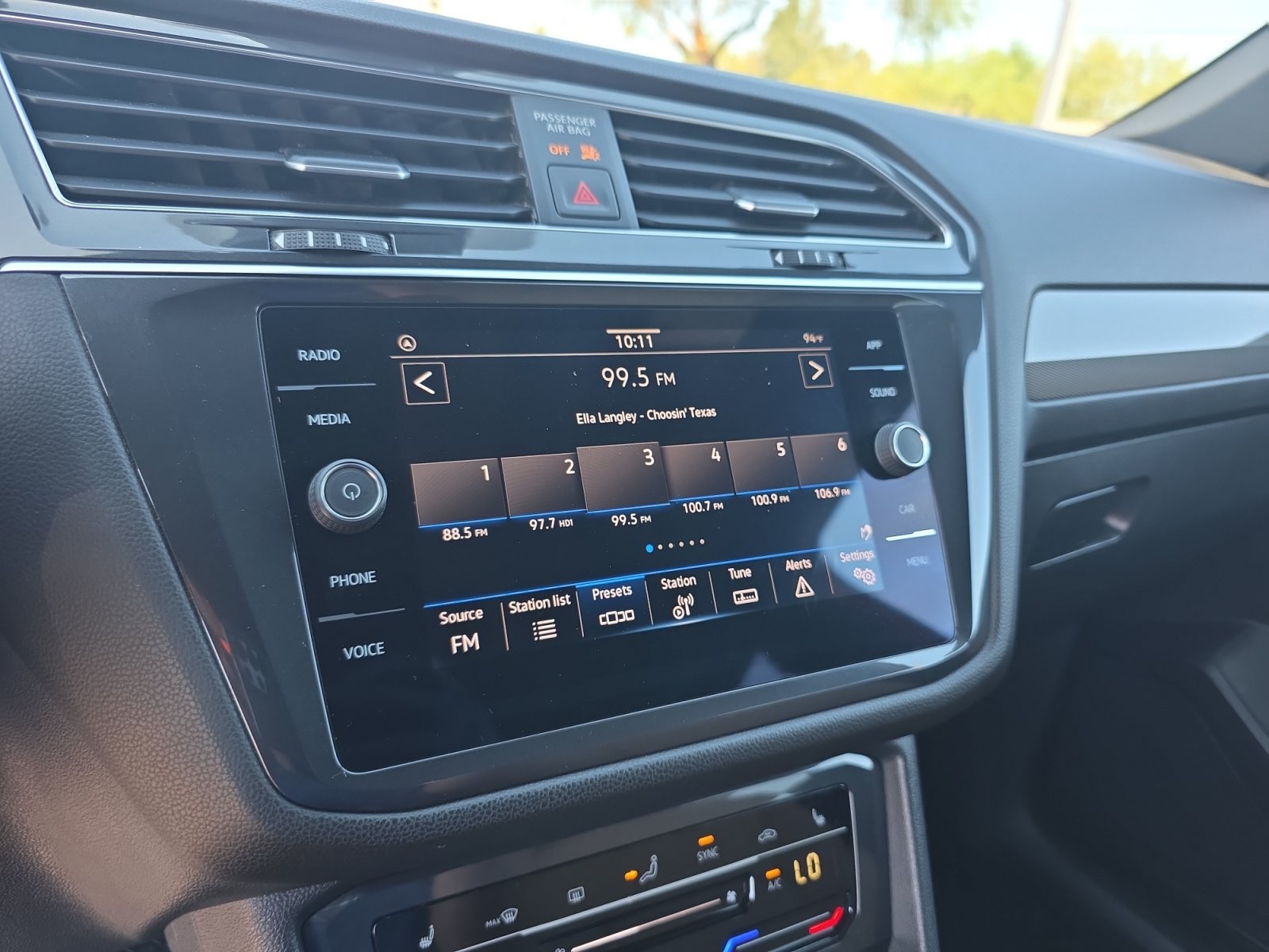 Certified 2022 Volkswagen Tiguan SE FWD image 12