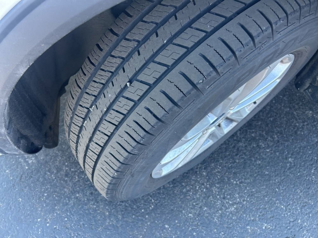 Used 2020 Ford Escape SE image 13