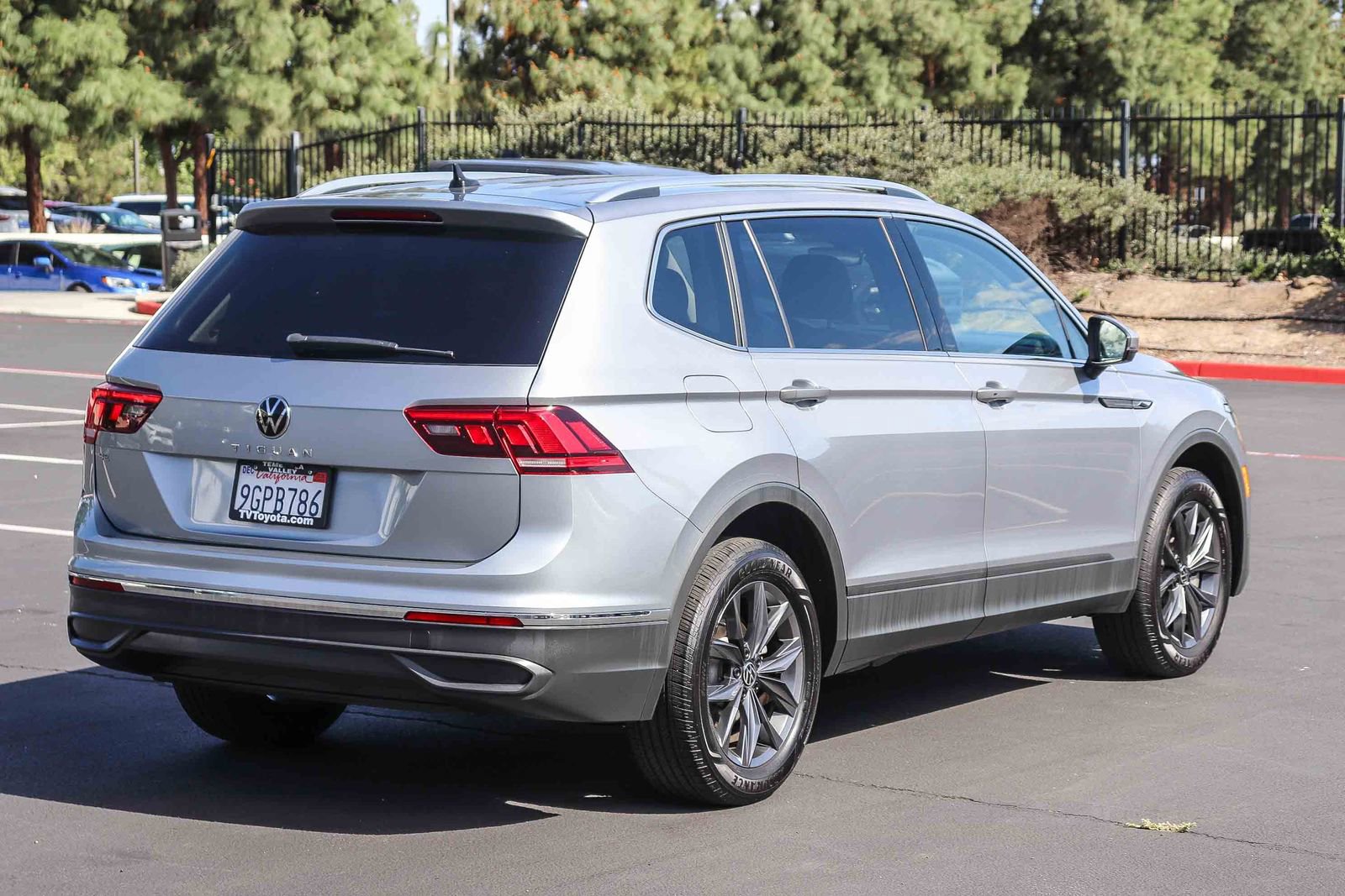 Used 2024 Volkswagen Tiguan SE FWD image 7