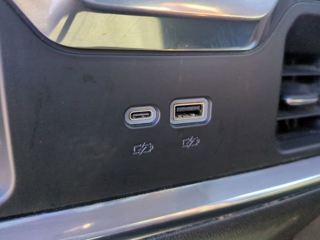 Used 2024 Chevrolet Silverado 2500 High Country w/ High Country Premium Package image 16